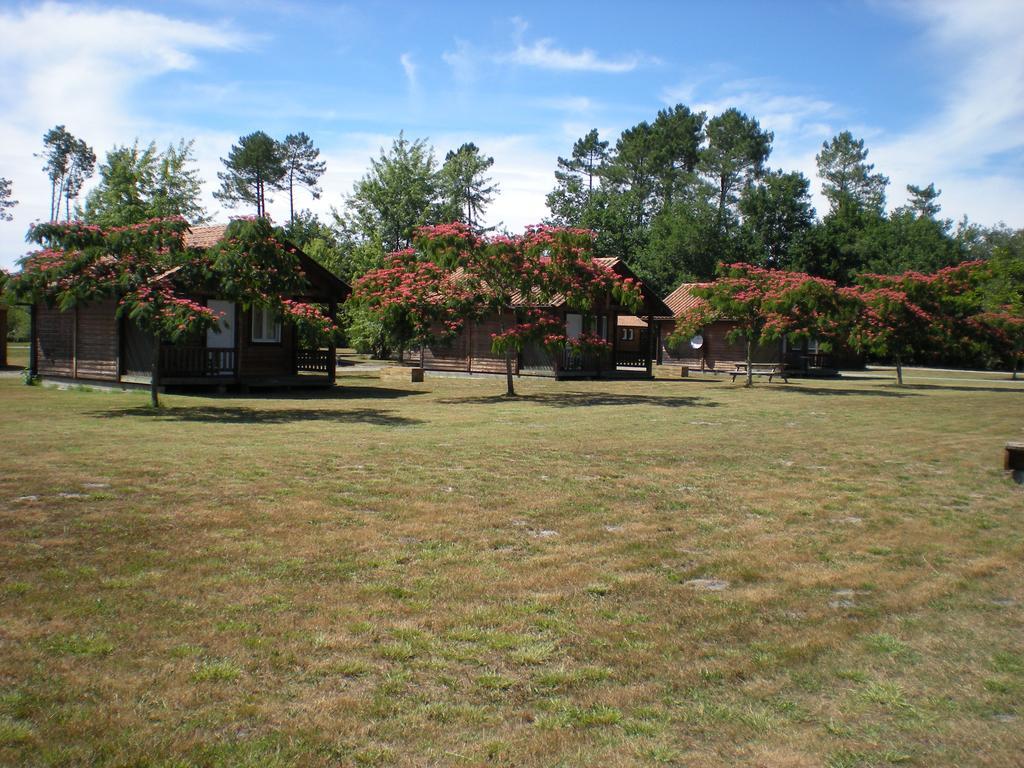 Camping Familial Les Chalets D'Uza Dış mekan fotoğraf